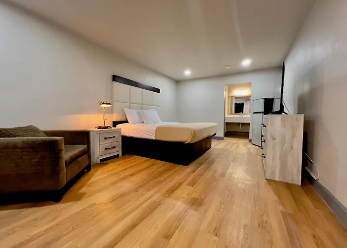 Economy And Hotel 5*
